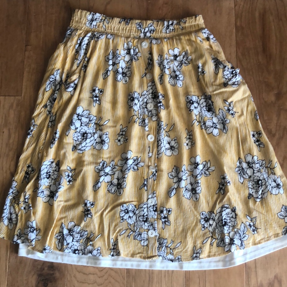 Mimi and daphne floral and striped skirt